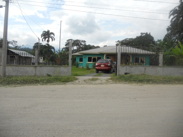 EN LA VIA PRINCIPAL DEL BARRIO EL PROGRESO!!!