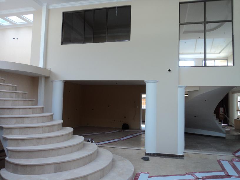 Casa en Venta a crédito con finos Terminados sector Av. Solano Cuenca - Ecuador