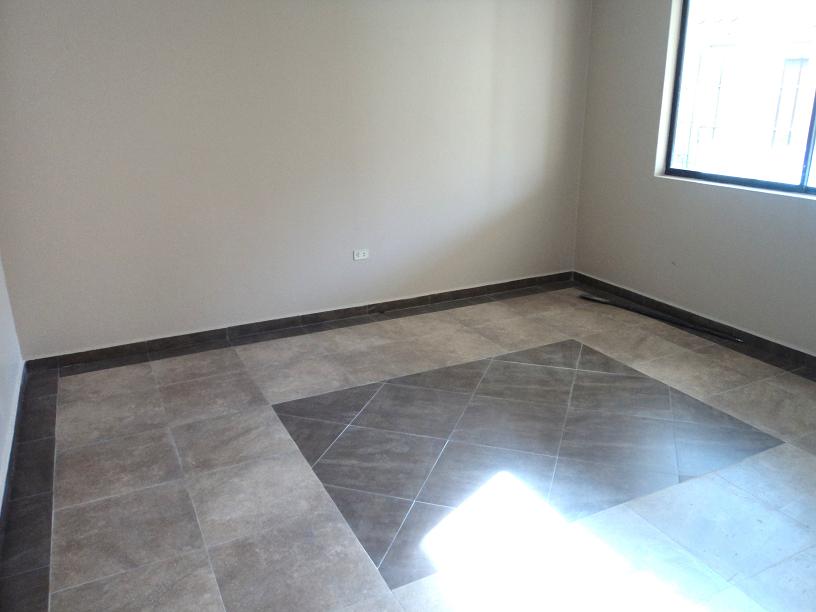 Casa en Venta a crédito con finos Terminados sector Av. Solano Cuenca - Ecuador