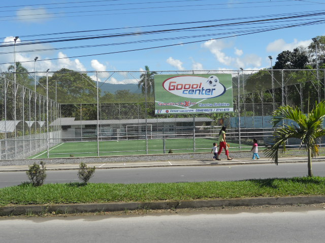 Propiedad con Canchas Sinteticas !!! SUCUA