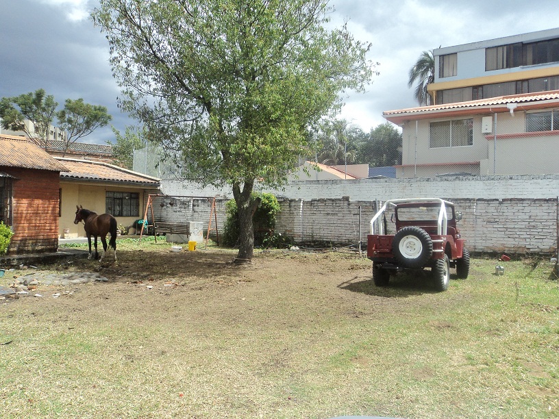 Terreno en Venta a Crédito completamente plano Sector Avenida 12 de Abril Cuenca - Ecuador