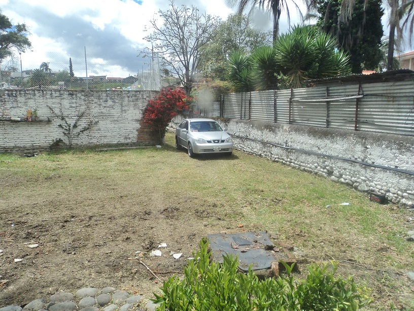 Terreno en Venta a Crédito completamente plano Sector Avenida 12 de Abril Cuenca - Ecuador