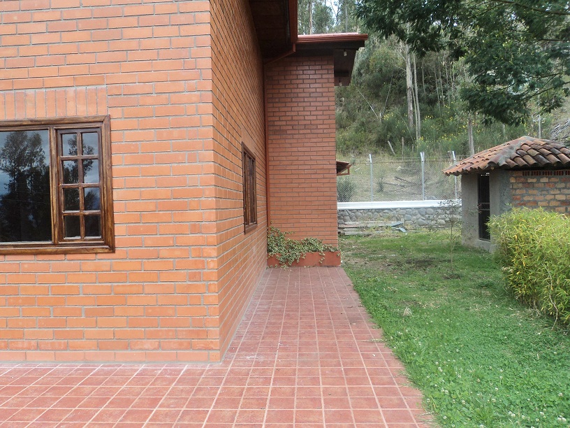 Casa mas Terreno en Venta a Crédito sector Challuabamba Cuenca - Ecuador
