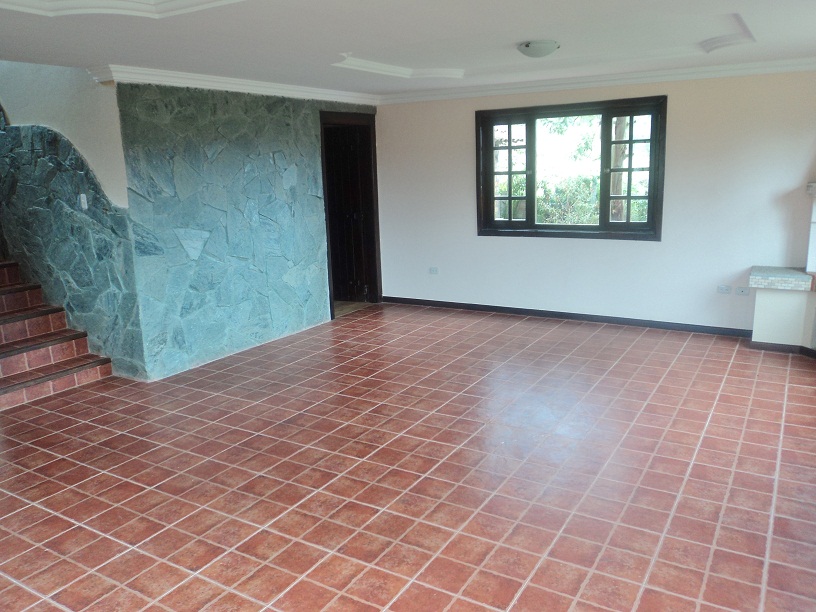 Casa mas Terreno en Venta a Crédito sector Challuabamba Cuenca - Ecuador