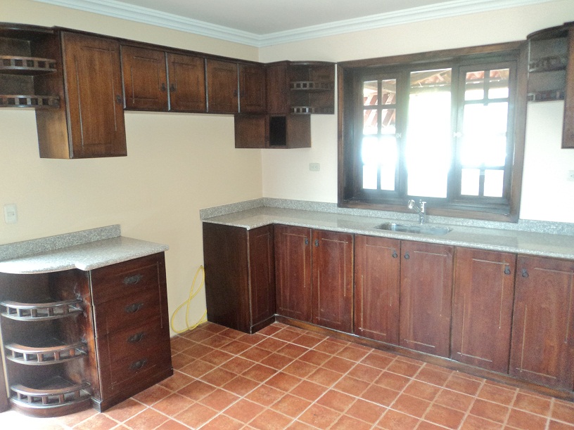 Casa mas Terreno en Venta a Crédito sector Challuabamba Cuenca - Ecuador
