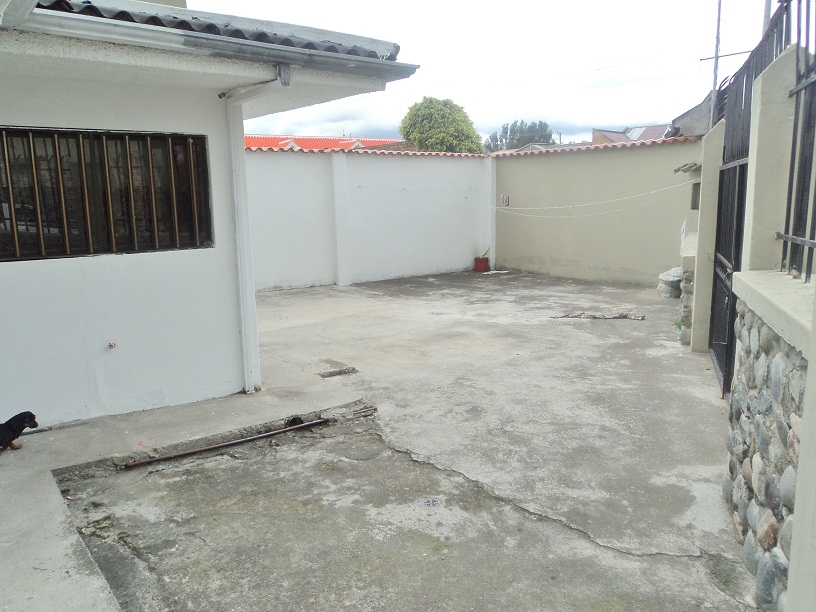 Venta de hermosa casa grande a crédito en el sector de la Avenida Loja Cuenca - Ecuador