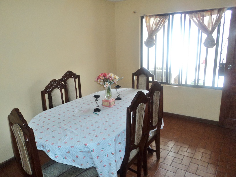 Venta de hermosa casa grande a crédito en el sector de la Avenida Loja Cuenca - Ecuador