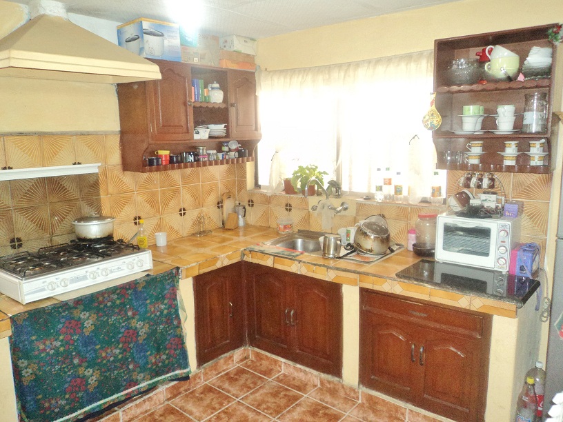 Venta de hermosa casa grande a crédito en el sector de la Avenida Loja Cuenca - Ecuador
