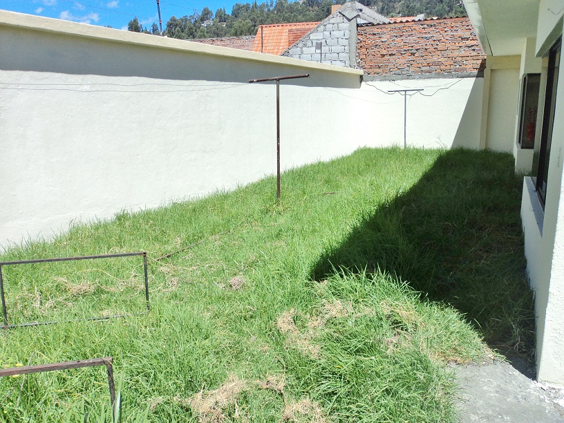 Vendo o Cambio casa grande sector Tres Puentes por terreno dentro de la Ciudad Cuenca - Ecuador