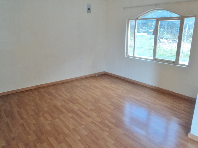 Venta de hermosa casa Rentera a crédito con 3 Departamentos y 2 Locales Comerciales (Financiamiento directo) sector Misicata Cuenca-Ecuador