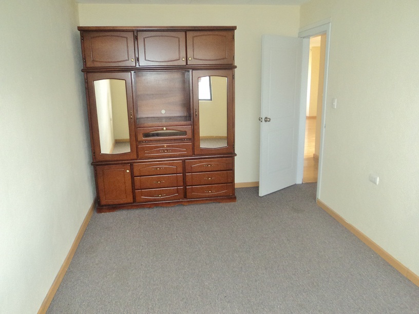Venta de hermosa casa Rentera a crédito con 3 Departamentos y 2 Locales Comerciales (Financiamiento directo) sector Misicata Cuenca-Ecuador