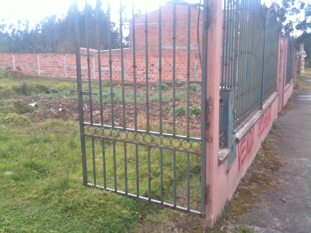 Terreno en Venta a crédito amplio y plano sector Ordoñez Lasso  Cuenca - Ecuador