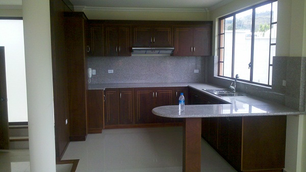 Vendo Casa por Estrenar en Gualaceo