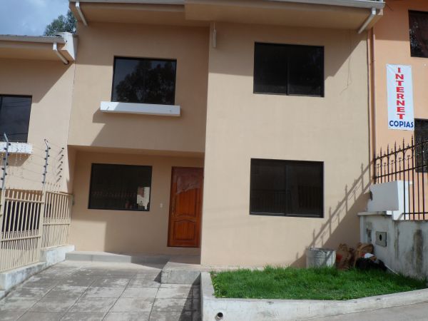 VENDO CASA X ESTRENAR EN URBANIZACION LA PLAYA
