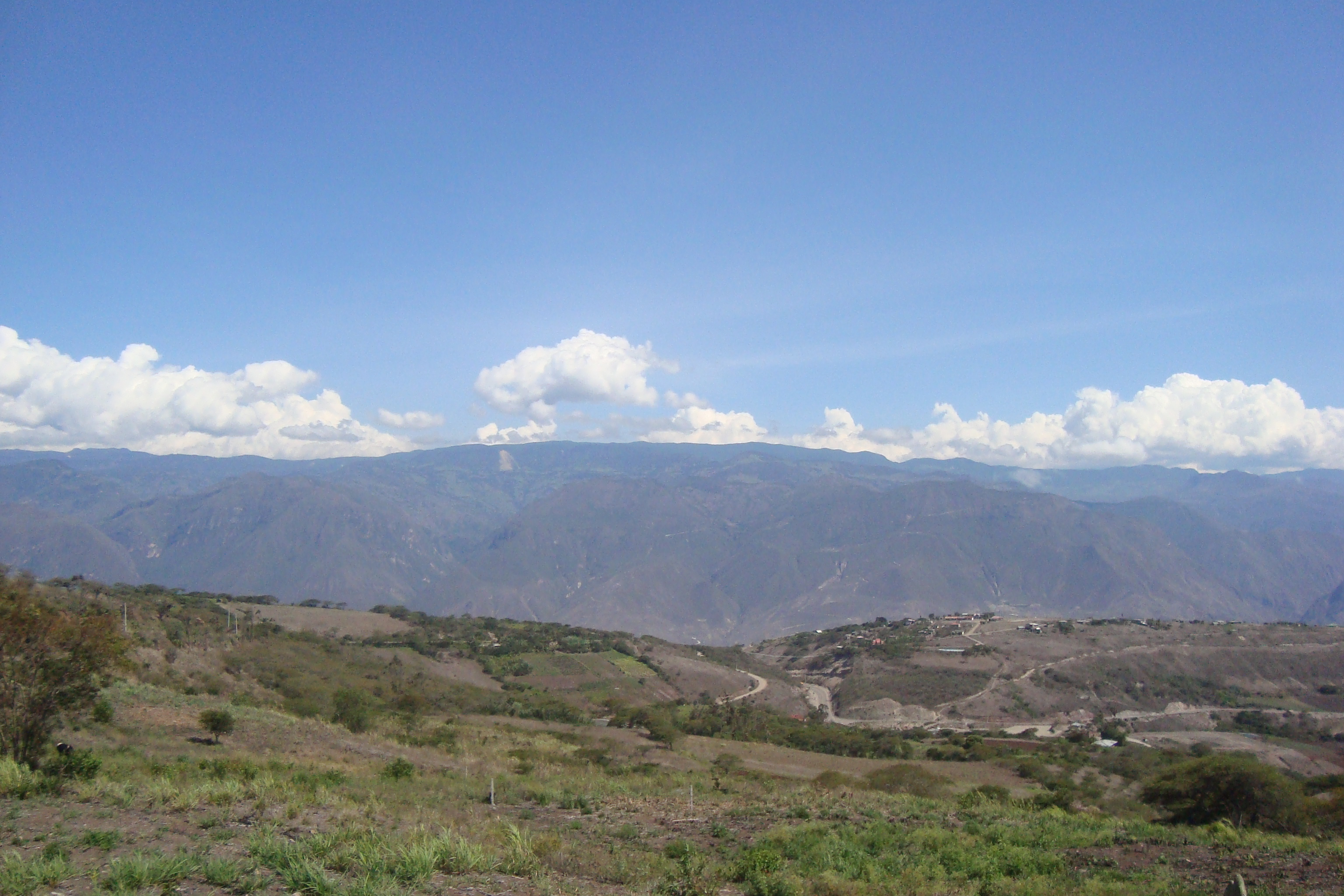 LOTES EN YUNGUILLA