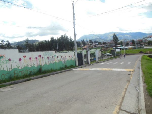 Plano, bien ubicado, ideal para Condominio