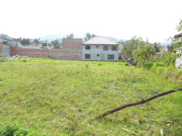 Plano, bien ubicado, ideal para Condominio