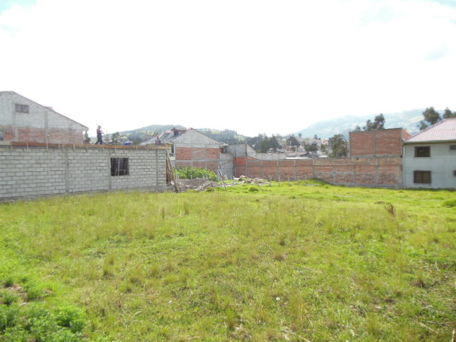 Plano, bien ubicado, ideal para Condominio