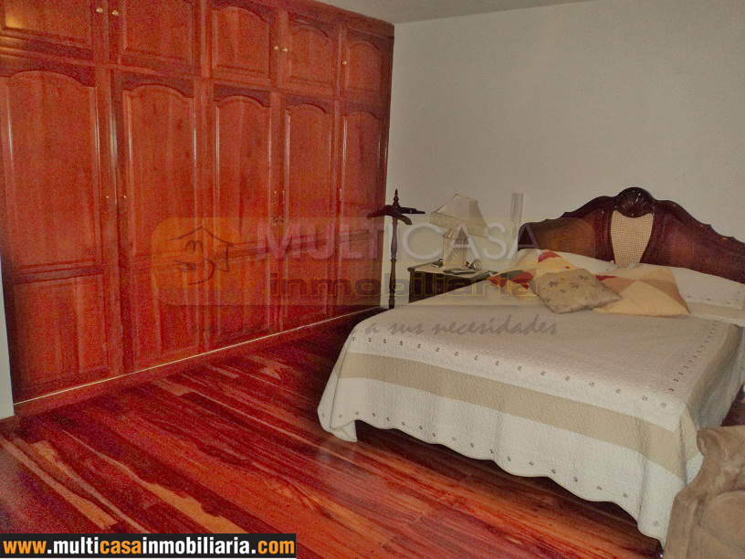 Casa en Venta a Crédito con piscina Sector Challuabamba Cuenca - Ecuador