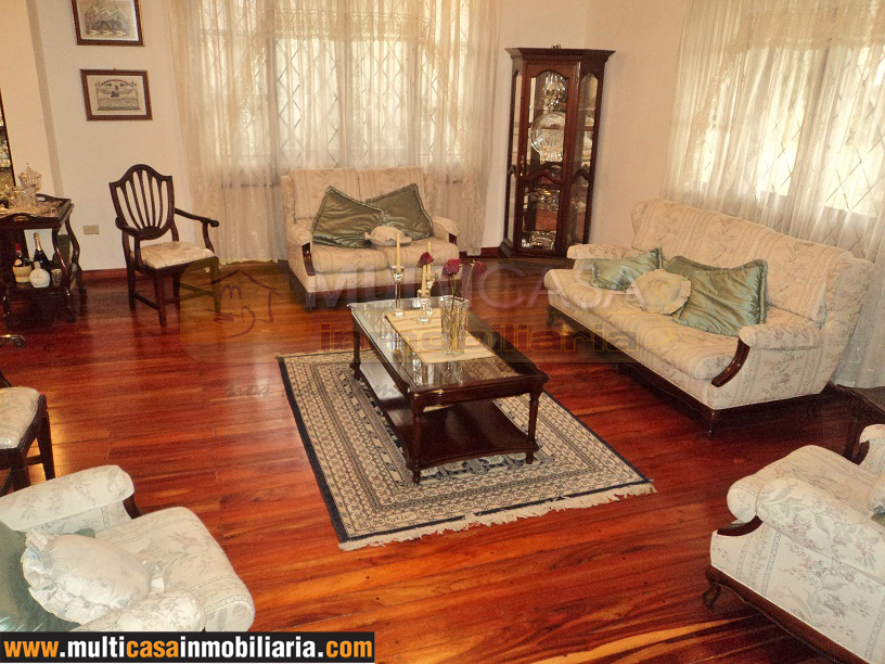 Casa en Venta a Crédito con piscina Sector Challuabamba Cuenca - Ecuador