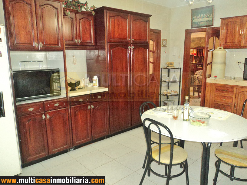Casa en Venta a Crédito con piscina Sector Challuabamba Cuenca - Ecuador