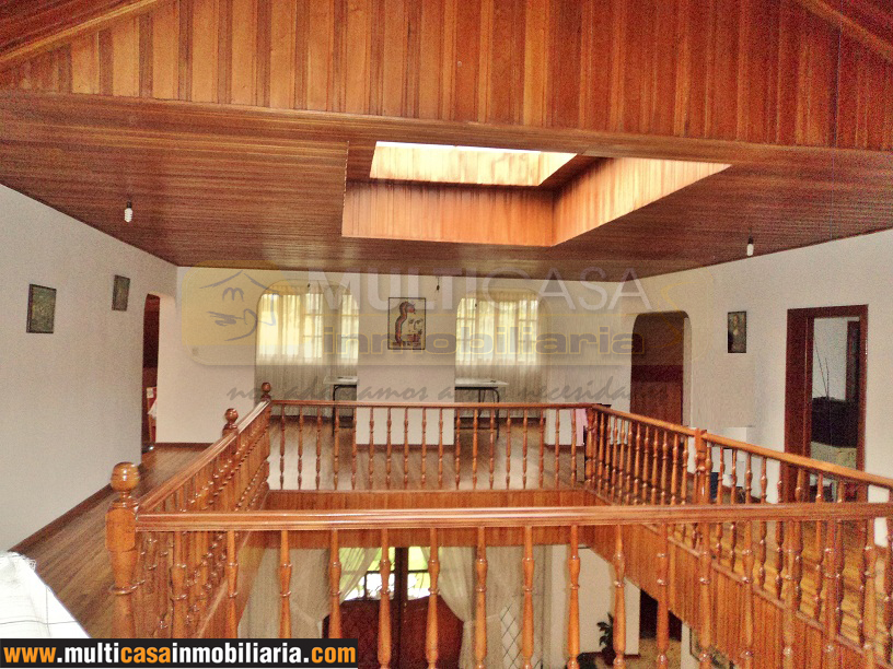 Casa en Venta a Crédito con piscina Sector Challuabamba Cuenca - Ecuador
