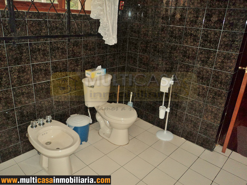 Casa en Venta a Crédito con piscina Sector Challuabamba Cuenca - Ecuador