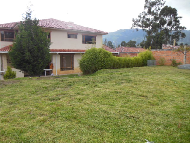 ELEGANTE Y AMPLIA VILLA, Sector Río Amarillo