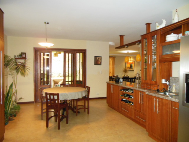 ELEGANTE Y AMPLIA VILLA, Sector Río Amarillo