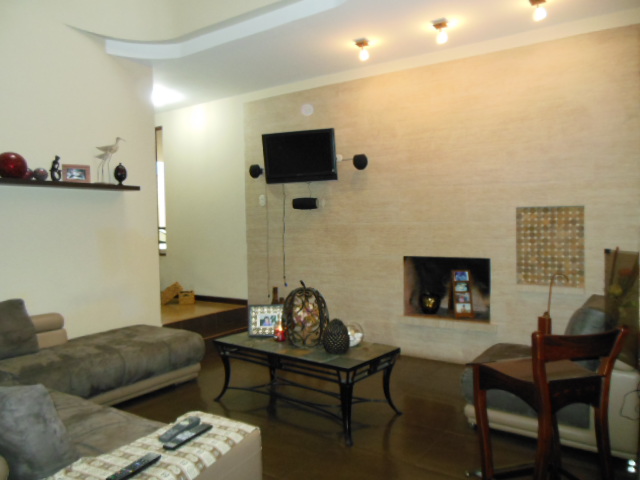 ELEGANTE Y AMPLIA VILLA, Sector Río Amarillo