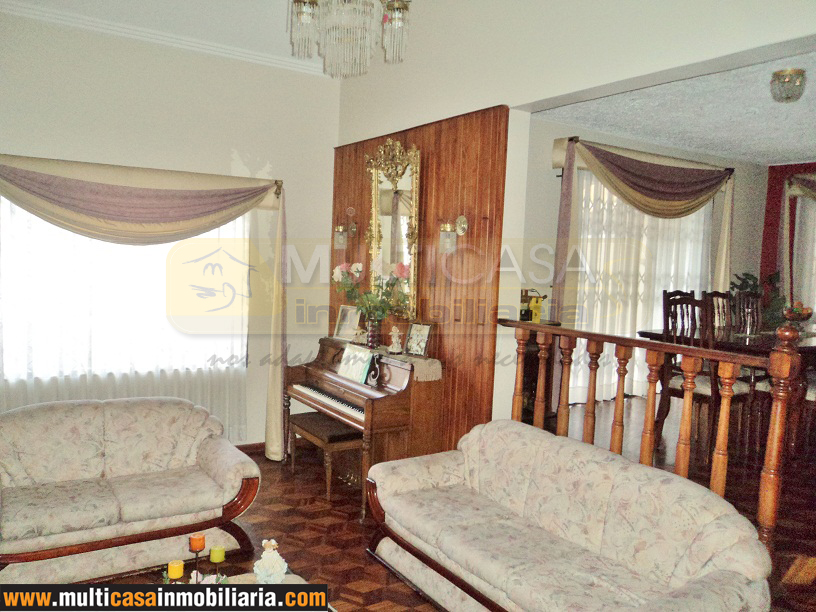 Venta de hermosa casa esquinera a crédito sector Ciudadela Católica Cuenca - Ecuador