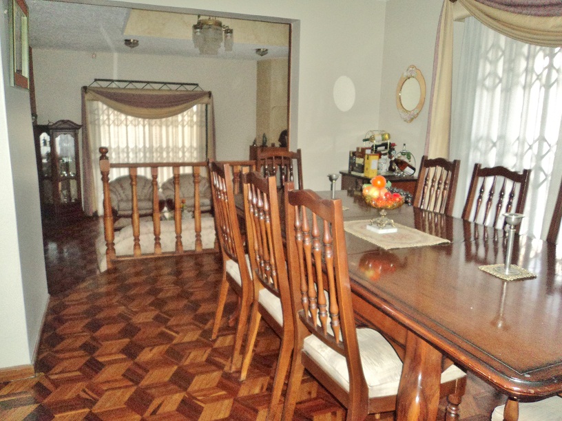 Venta de hermosa casa esquinera a crédito sector Ciudadela Católica Cuenca - Ecuador