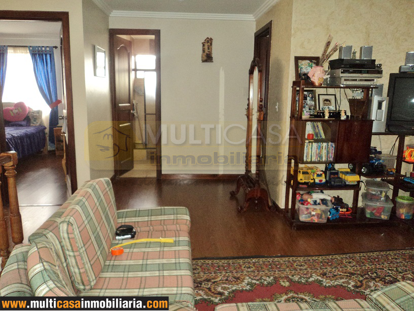 Venta de hermosa casa esquinera a crédito sector Ciudadela Católica Cuenca - Ecuador