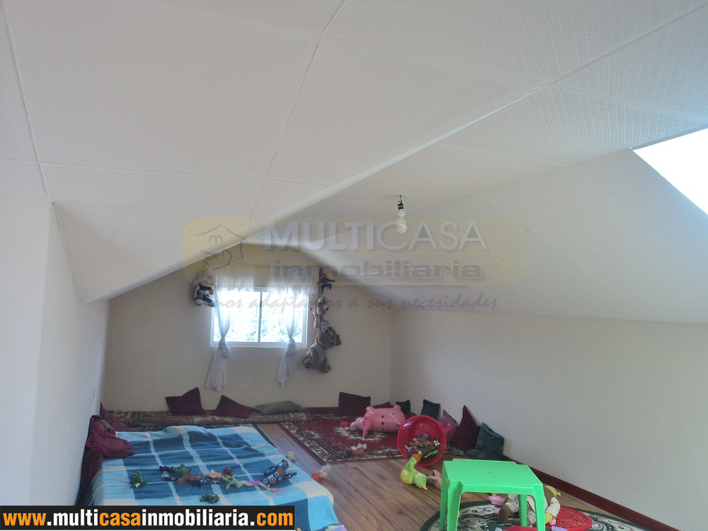 Venta de casa a crédito con Local Comercial amplio sector Quinta Chica Cuenca - Ecuador