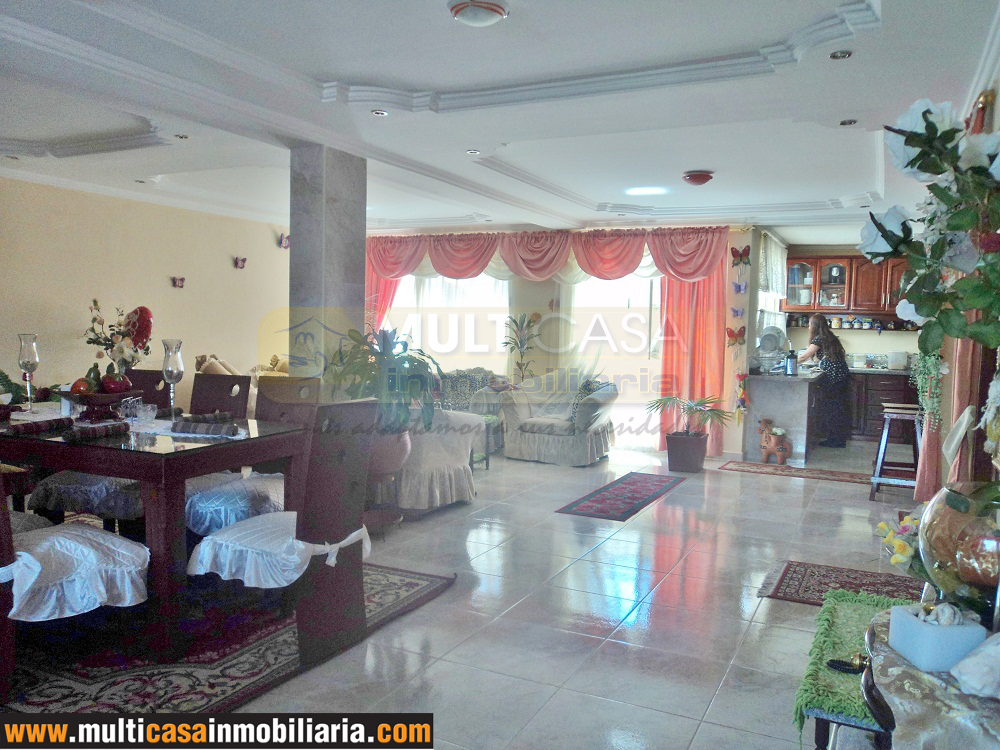 Venta de casa a crédito con Local Comercial amplio sector Quinta Chica Cuenca - Ecuador