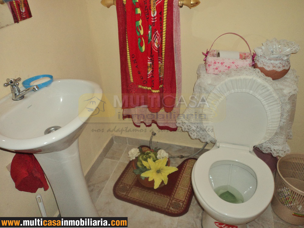 Venta de casa a crédito con Local Comercial amplio sector Quinta Chica Cuenca - Ecuador