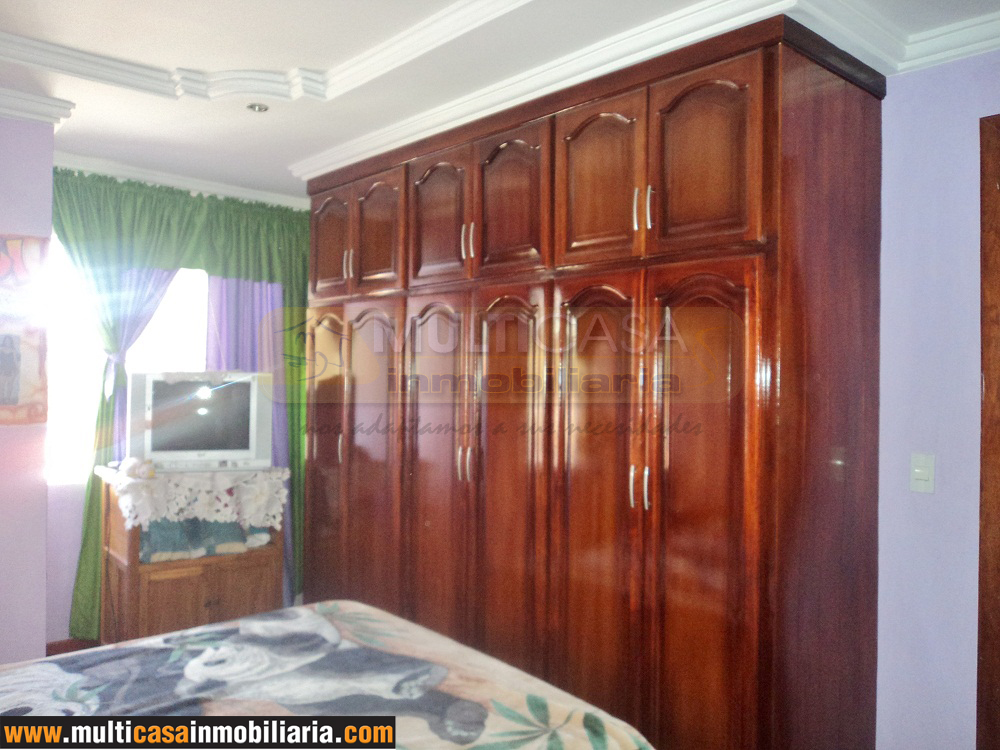 Venta de casa a crédito con Local Comercial amplio sector Quinta Chica Cuenca - Ecuador