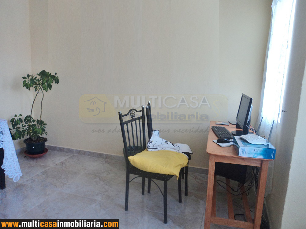 Venta de casa a crédito con Local Comercial amplio sector Quinta Chica Cuenca - Ecuador