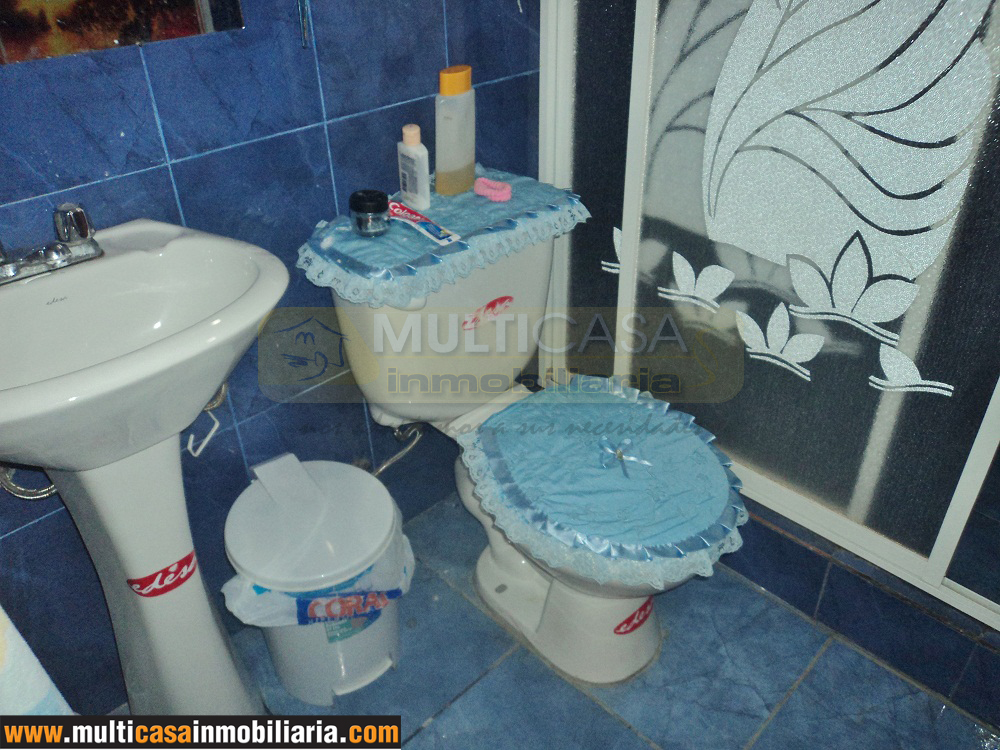 Venta de casa a crédito con Local Comercial amplio sector Quinta Chica Cuenca - Ecuador