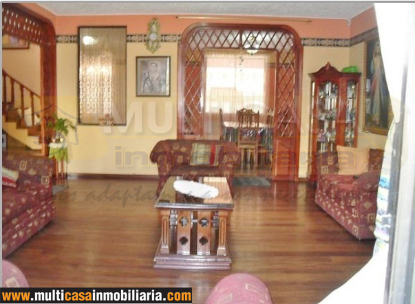 Casa en Venta a crédito con espacios verdes en Sector Chordeleg - Ecuador