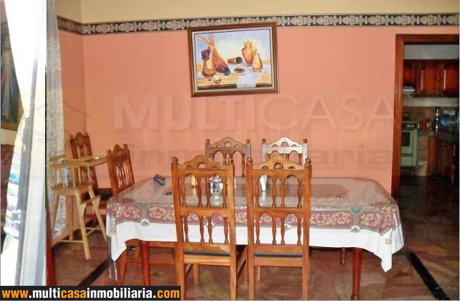 Casa en Venta a crédito con espacios verdes en Sector Chordeleg - Ecuador