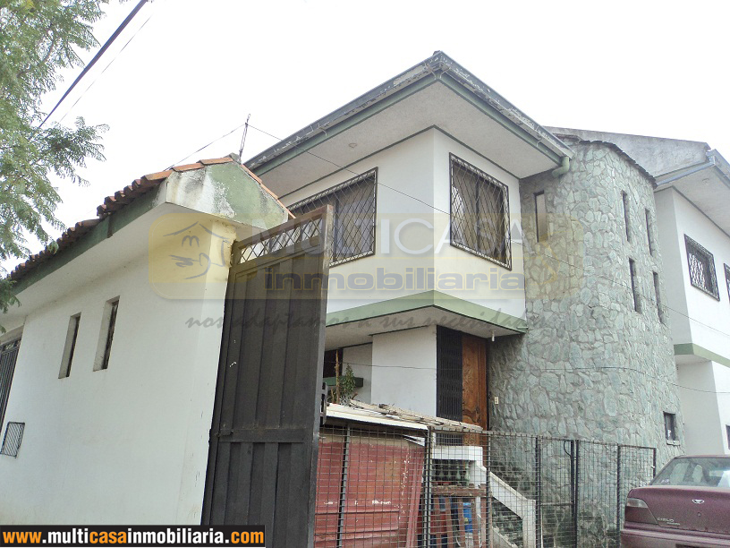 Casa Rentera en Venta con Local Comercial - Dos departamentos Sector Totoracocha Cuenca - Ecuador