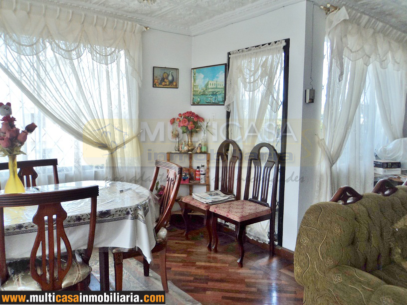 Casa Rentera en Venta con Local Comercial - Dos departamentos Sector Totoracocha Cuenca - Ecuador