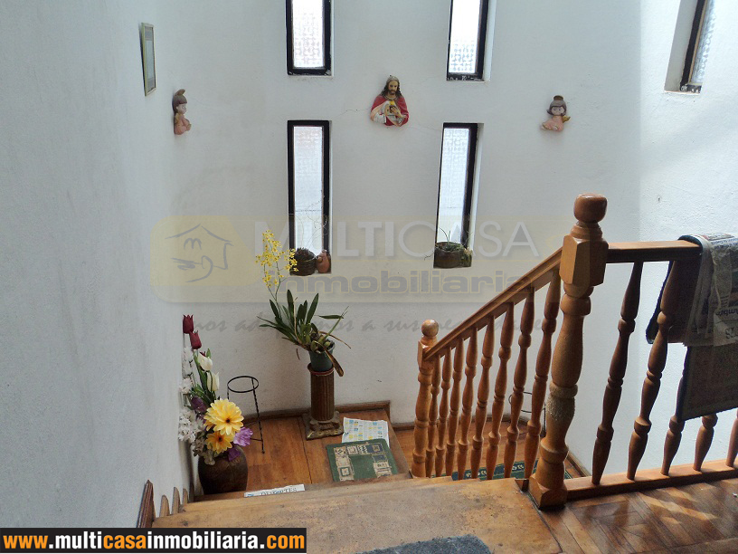 Casa Rentera en Venta con Local Comercial - Dos departamentos Sector Totoracocha Cuenca - Ecuador