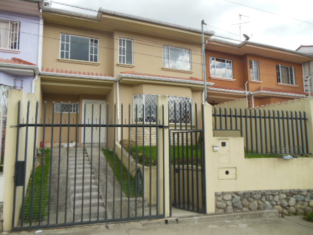 Bonita y Amplia Casa, por Abelardo J. Andrade