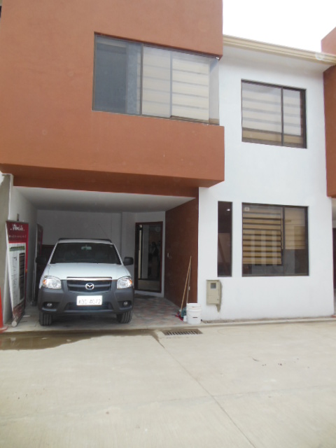 Casa  Dentro De Un Condominio