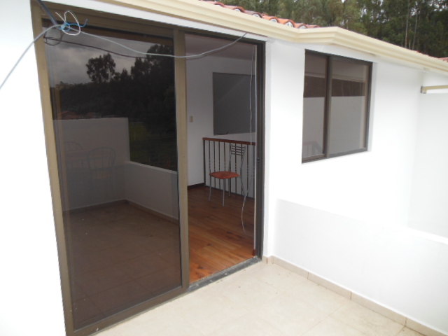 Casa  Dentro De Un Condominio