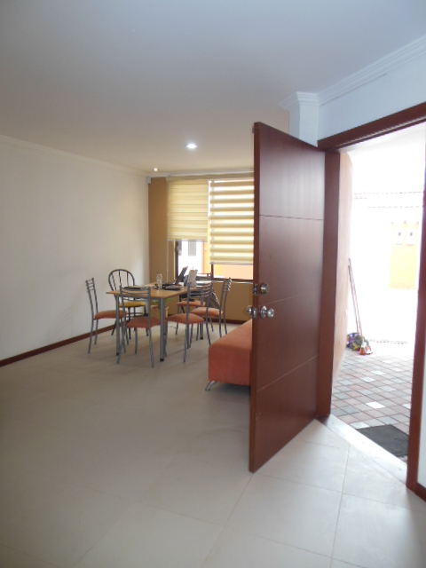 Casa  Dentro De Un Condominio