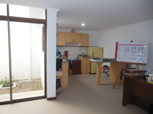 Casa  Dentro De Un Condominio