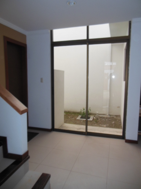Casa  Dentro De Un Condominio